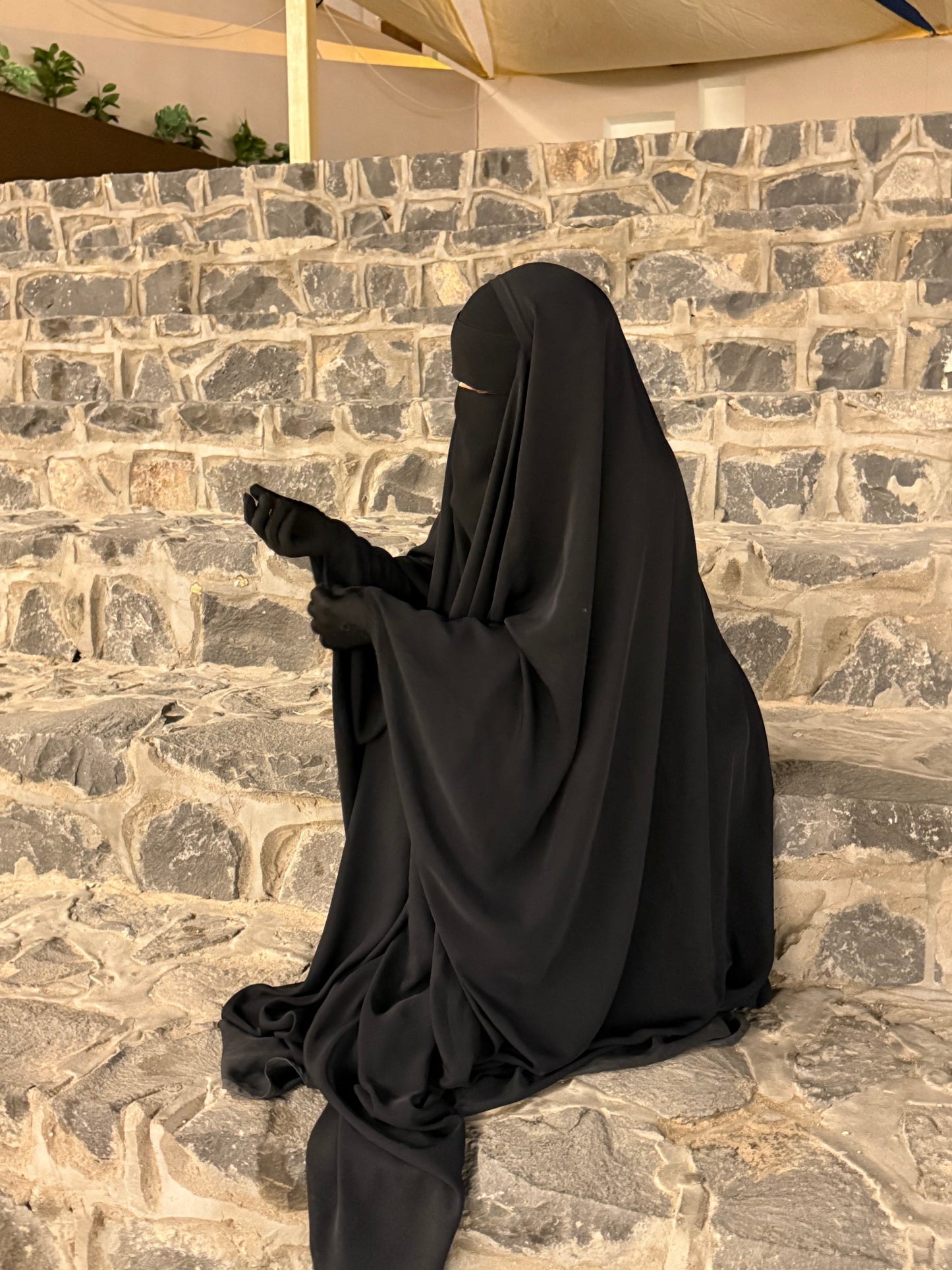 Saudi Closed Jilbab w/finger loop