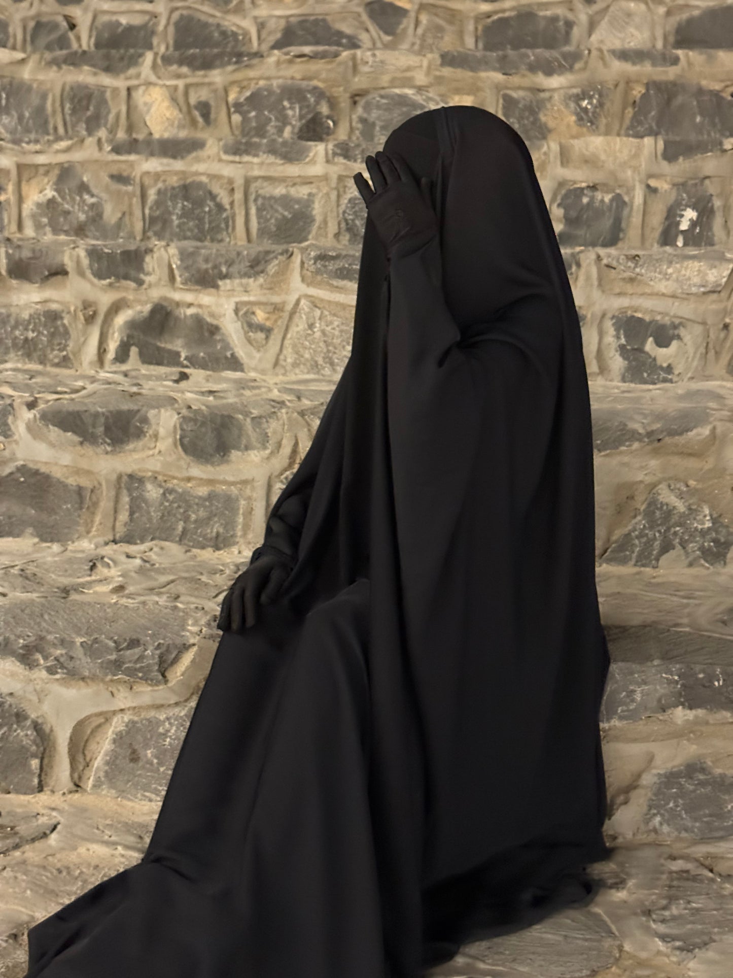 Saudi Closed Jilbab w/finger loop