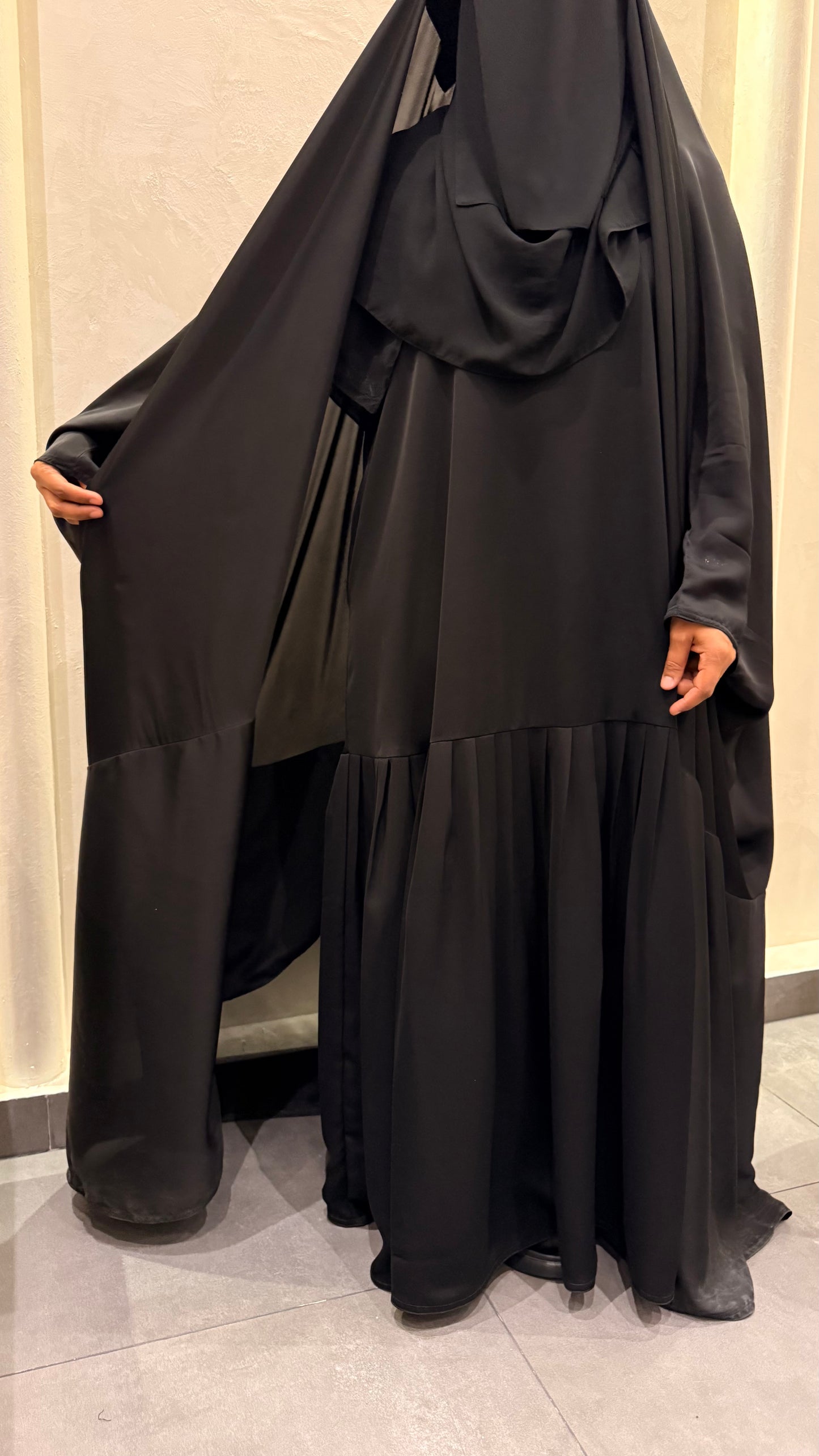 Sleeveless Tiered Abaya