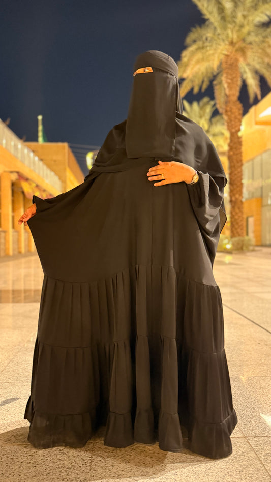 Salamah Bisht Abaya